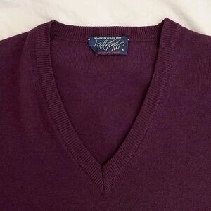 LORD & TAYLOR® MEN'S VINTAGE PLAIN KNIT V-NECK SWEATER.
